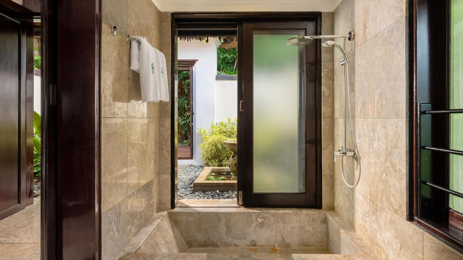 Rainforest Ocean Front Villa - Bathroom