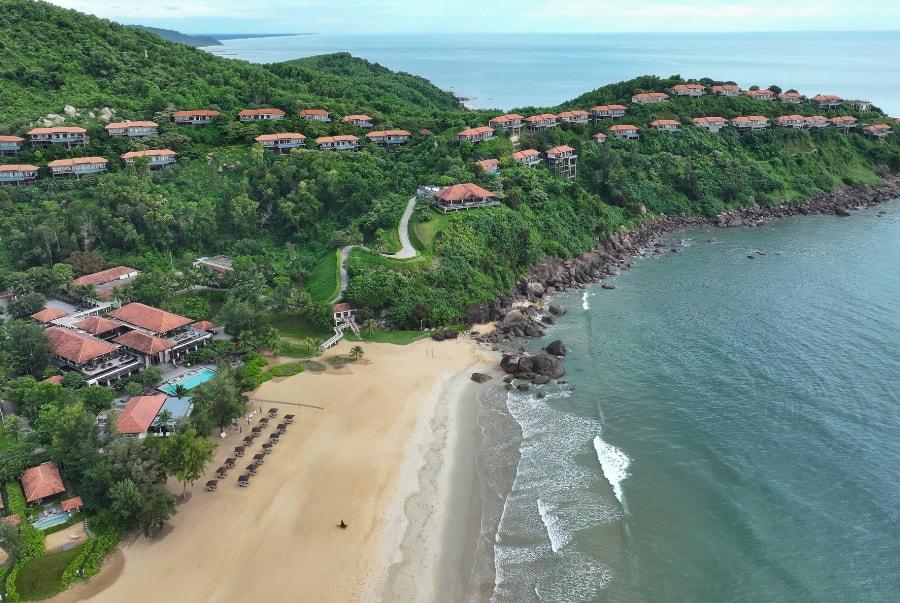 luxury beach resort in da nang