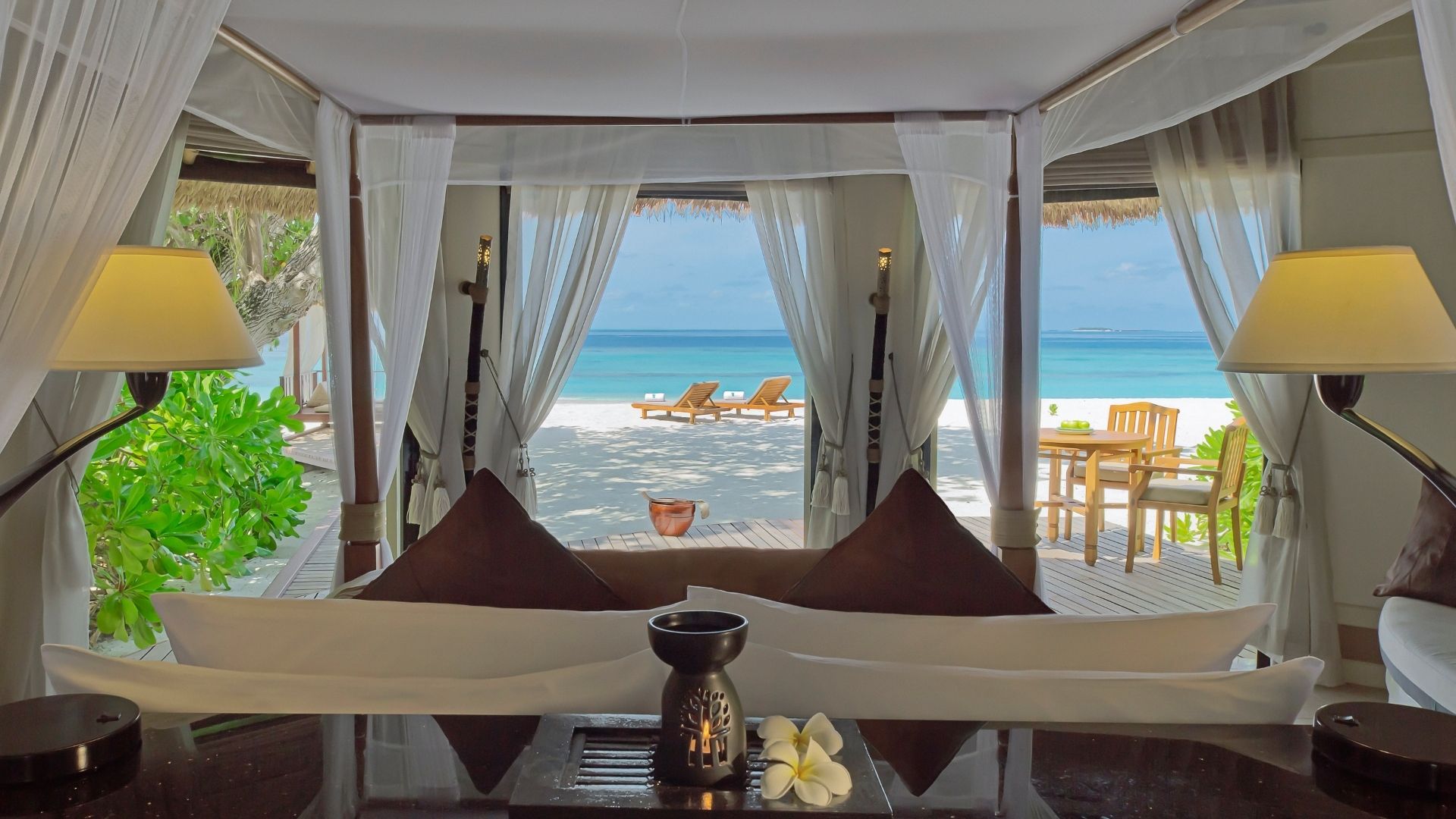 Luxury Hotel Offers Vabbinfaru Maldives Banyan Tree