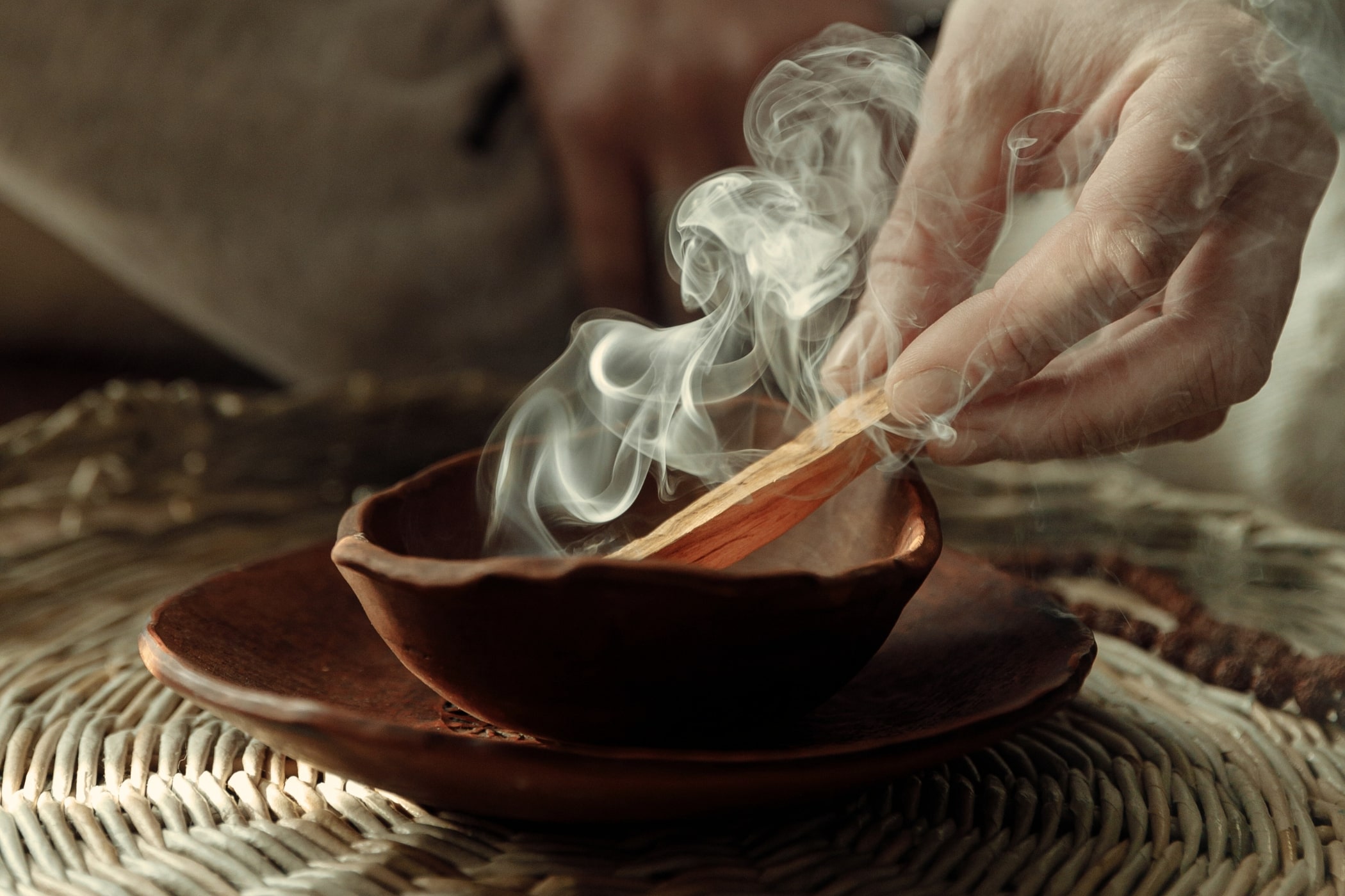 Palo Santo Essential Oil: Meditation, Uses and Benefits – Plant
